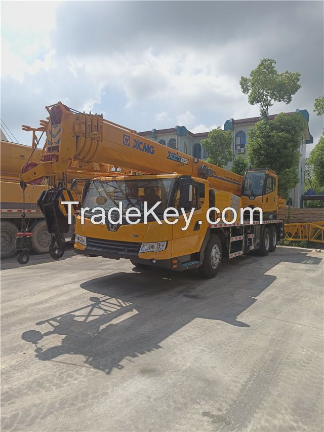 Used 25t truck crane XCMG 25t