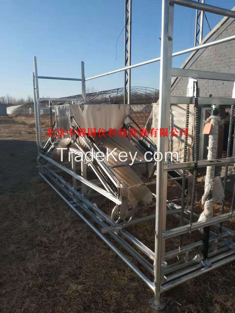 Greenhouse roof cleaning system