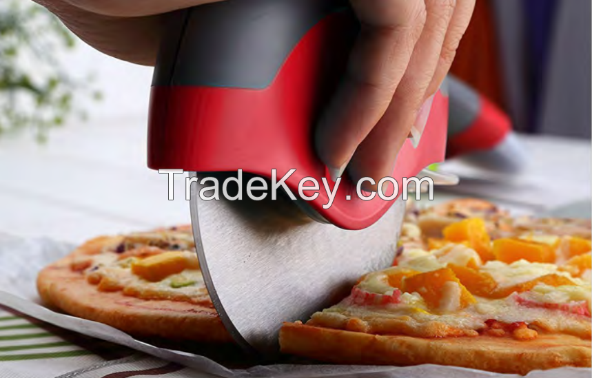 SWING PIZZA CUTTER