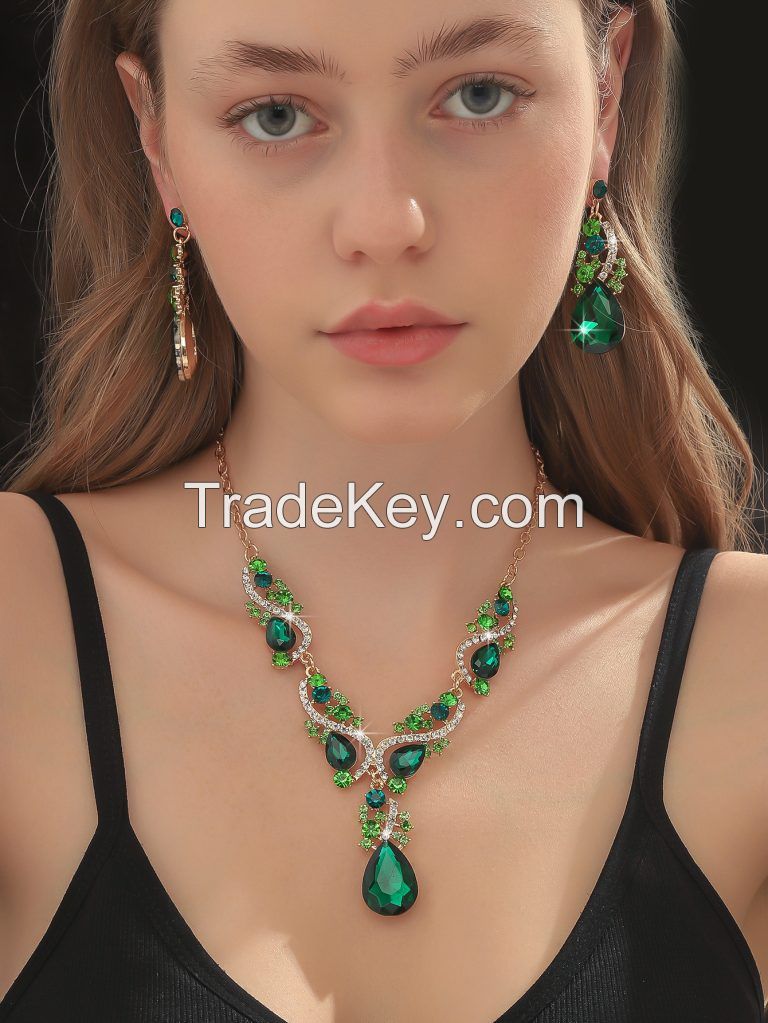 Gemstone alloy necklace