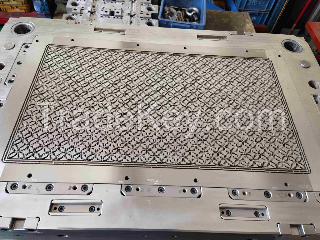 Plastic injection mould