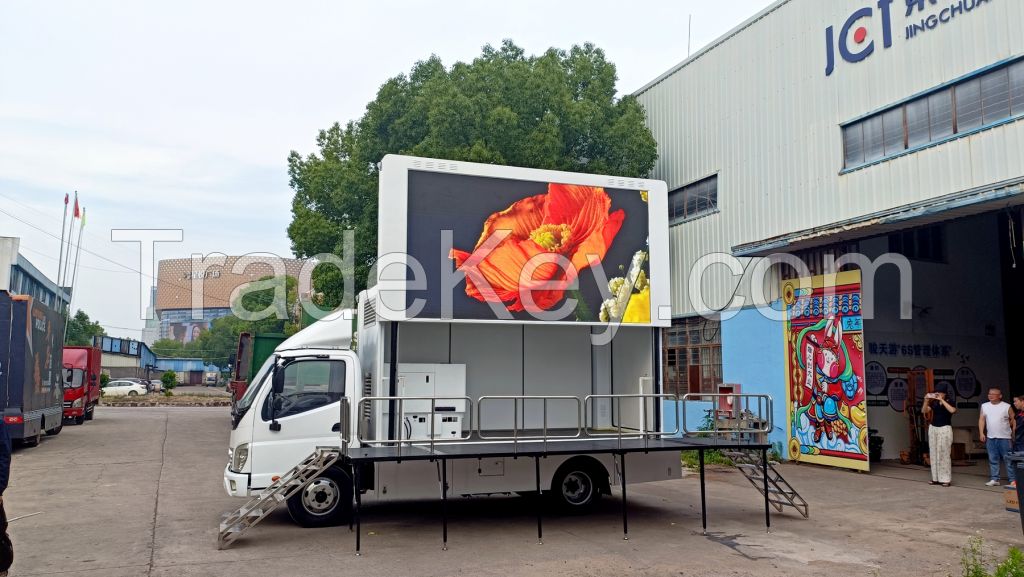 EAL3360  6m long Mobile outdoor advertising Truck