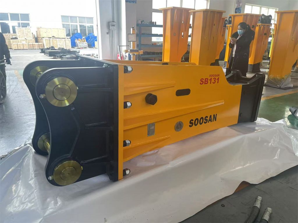 SB131 New Construction Hydraulic Breaker Core Chisel Component Engine Motor Hammer for Mining Industries