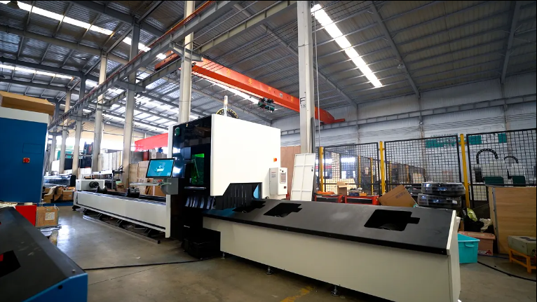 3000w Steel Fiber Laser Cutting Machine Steel Pipe Tube Metal Laser Cutting Machine