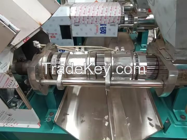 Small Edible Screw Oil Press Machine with Filter
