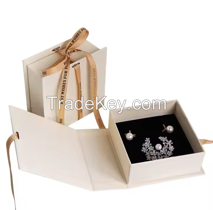 Recyclable Luxury Magnetic Gift Box Packaging Fold Cardboard Gift Packaging Box With Ribbon Handle