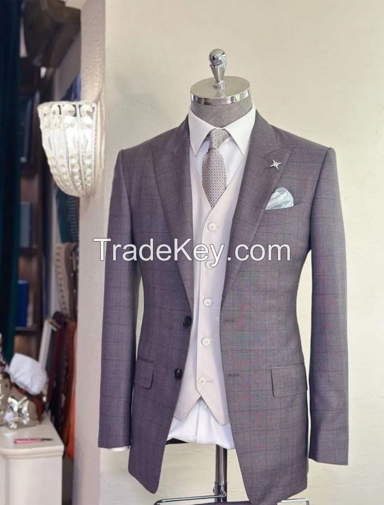Exquisite Checkered Men's Three - Piece Suit: Create a Distinguished and Stylish Look for Men