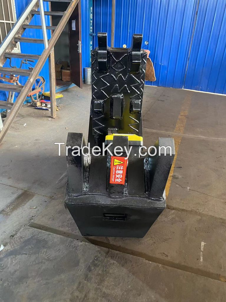 Selling XINPU hydraulic concrete crushing pliers.