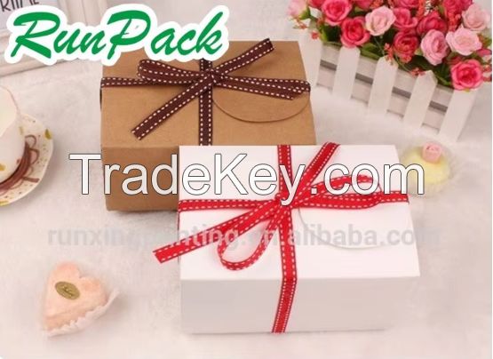 Customizable Take-Away Art Made Paper Cake Box Window Handle Matt Lamination Embossing