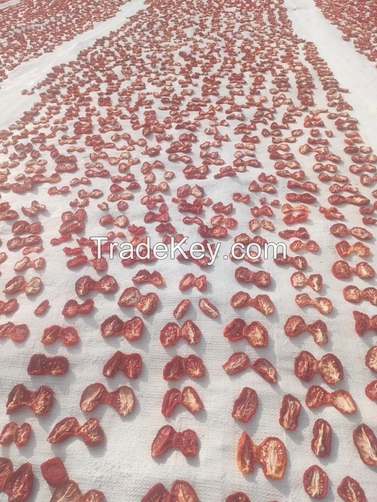 Sun dried tomatoes and powder
