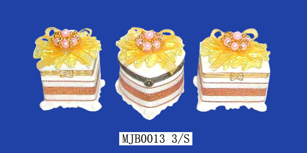 Porcelain & Ceramic Jewelry Box