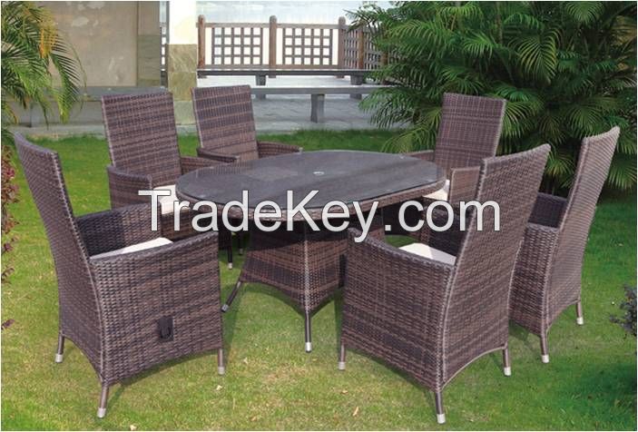 Cheap Restaurant Rattan Furniture Dining Table and Chairs Set  C677