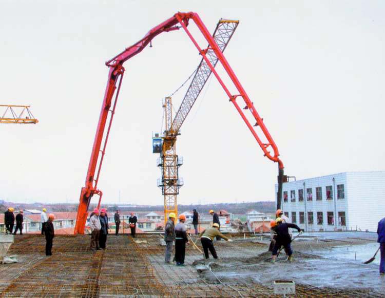 truck mounted concrete pump