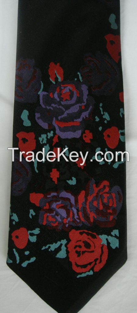 Silk necktie