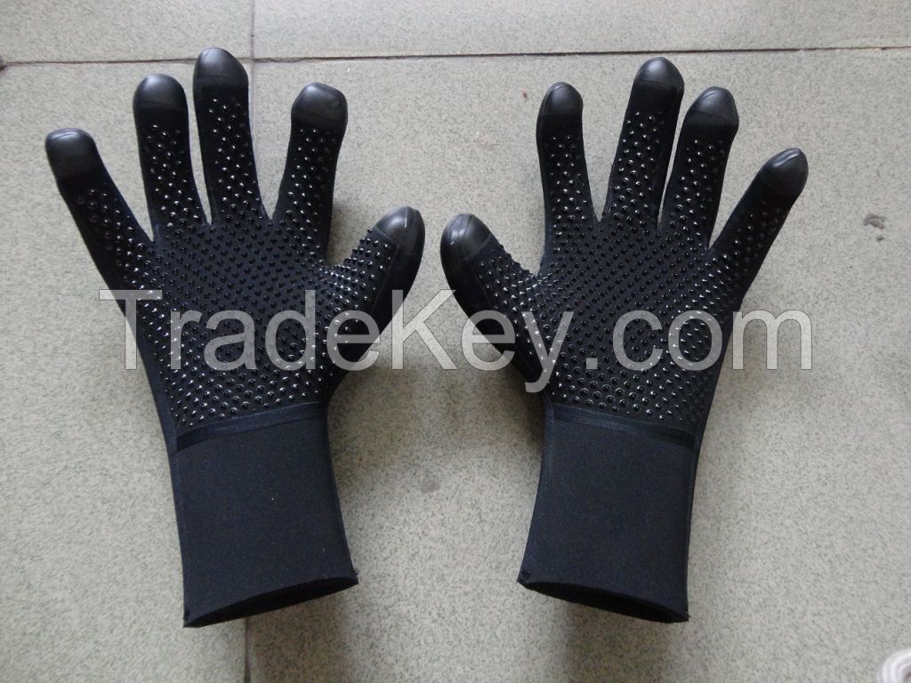 Fishermen's neoprene gloves