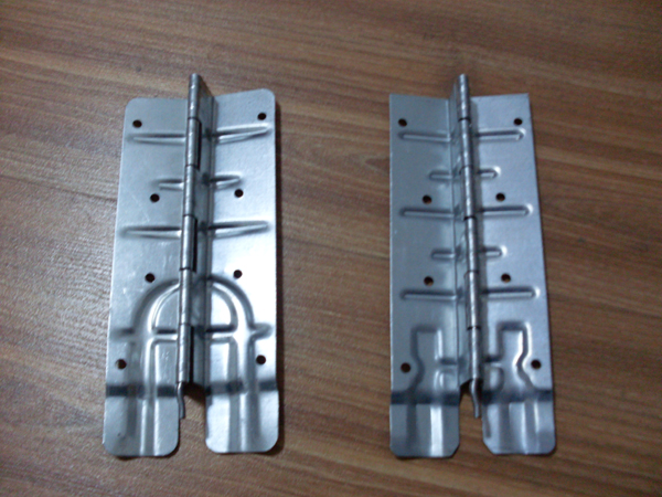 Pallet hinge