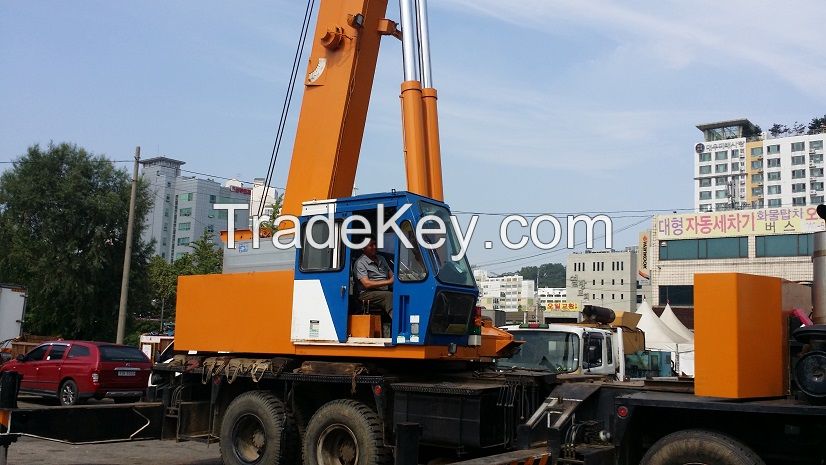 TRUCK CRANE