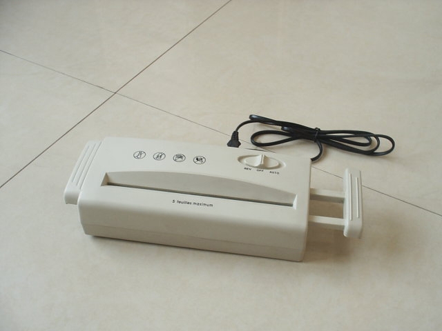 Electric paper shredder