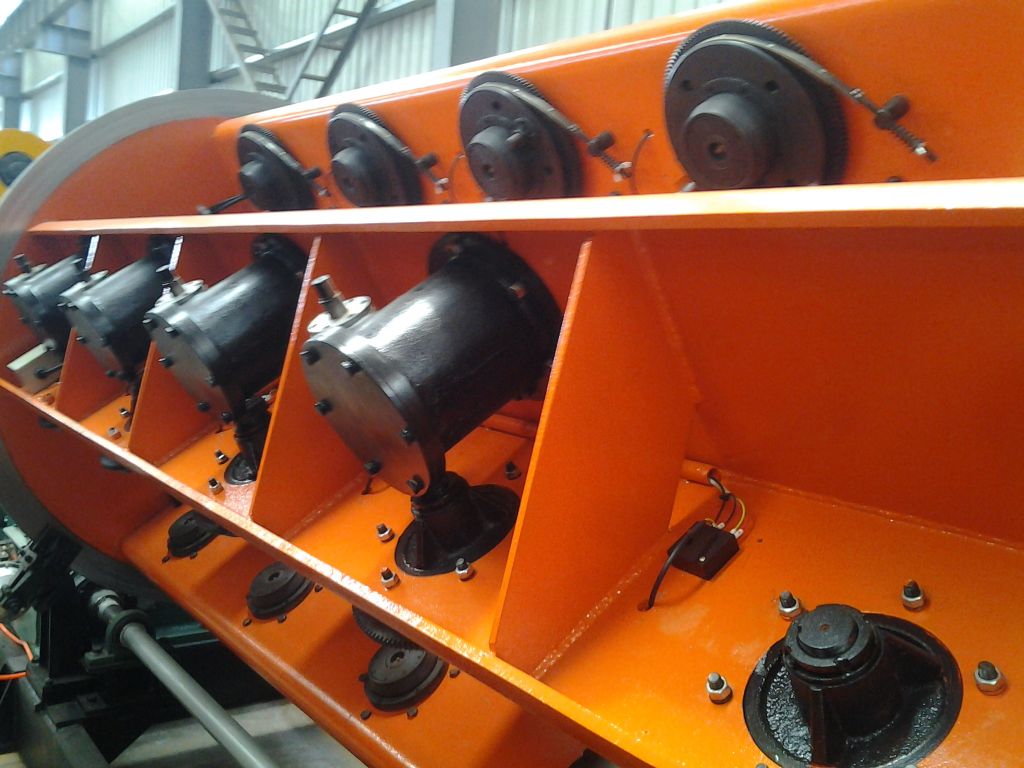 Rigid frame stranding machine