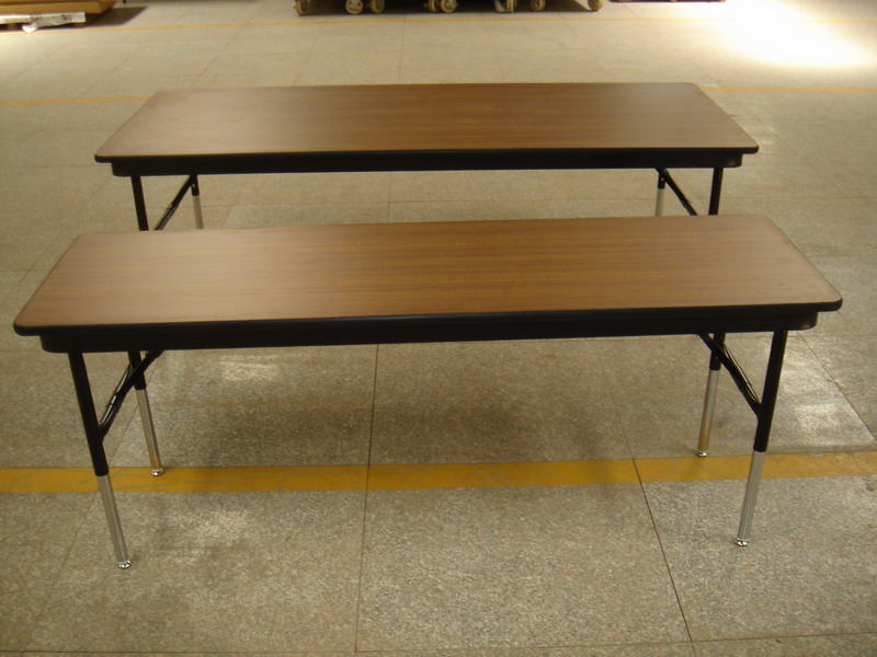 Folding Adj.-Ht. Table