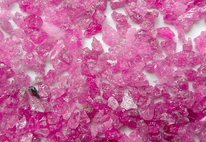 Pink fused alumina