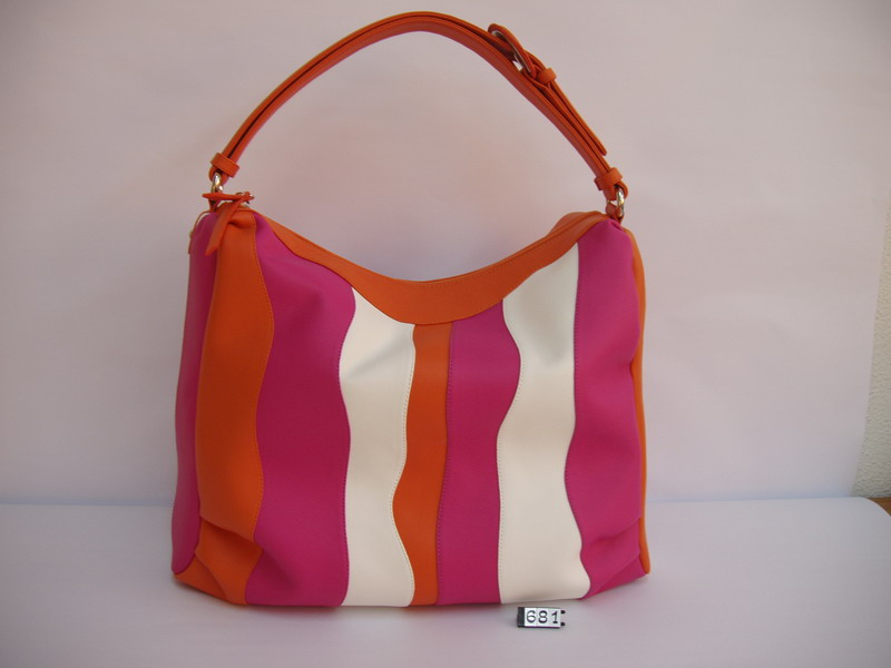 bolsos en piel  caliada diseÃ±o y moda