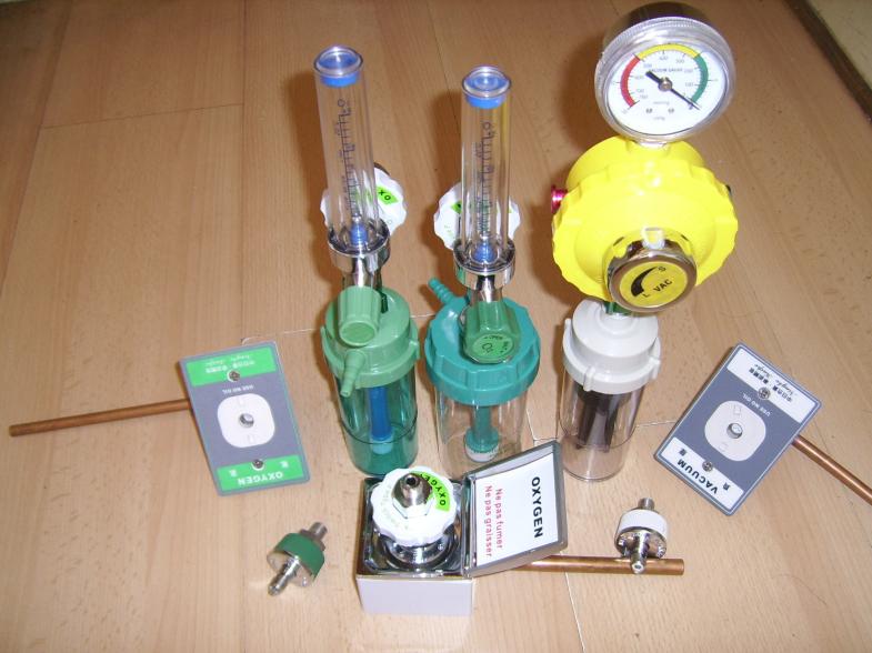 Flowmeter with humidifier,Gas outlet, Vacuum regulator