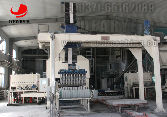 Automatic hydraulic brick making machine