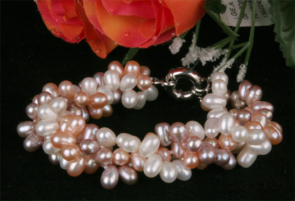 Freshwater pearl bracelet