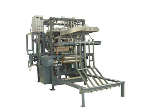 GAUZE SPONGE FOLDING MACHINE WITH UN-FOLDED EDGE