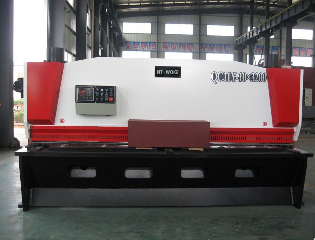 Hydraulic guillotine shearing machine