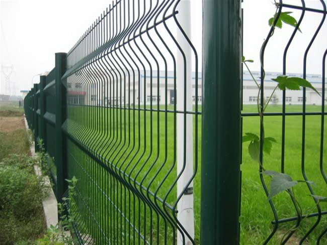 wire mesh fence