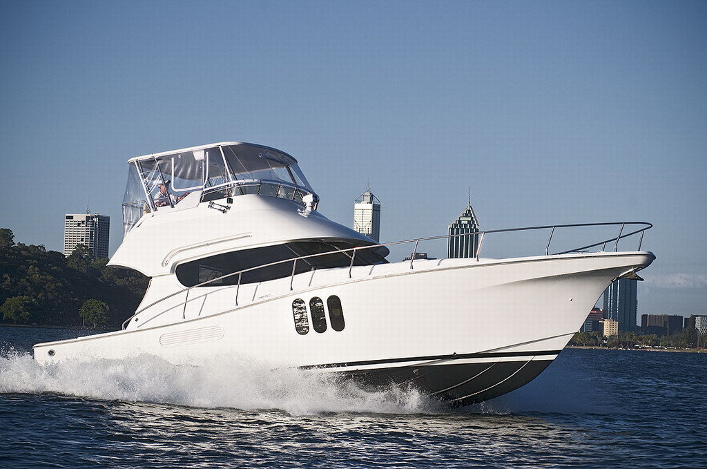 Poly 42 Luxury Sport Fisher