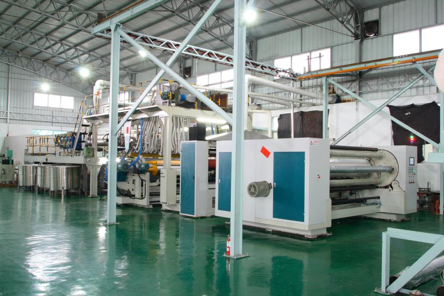 Co-extruded cast film machine