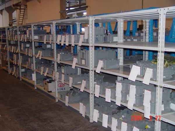 Medium duty shelving