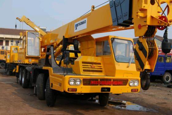 Tadano TL300E Truck Crane