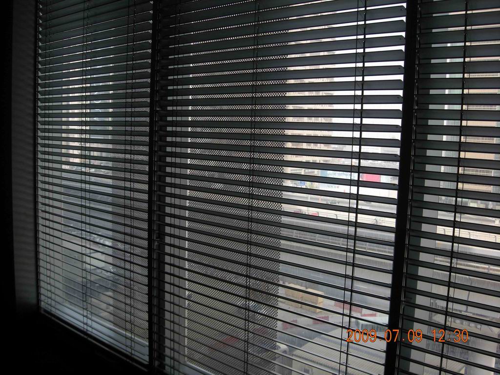 Motorized alu.venetian blinds