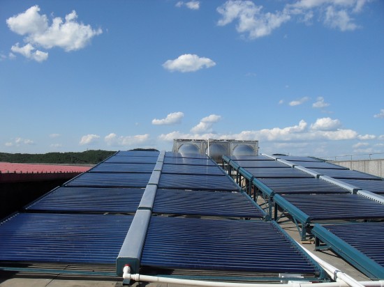 HHP solar pool heating system