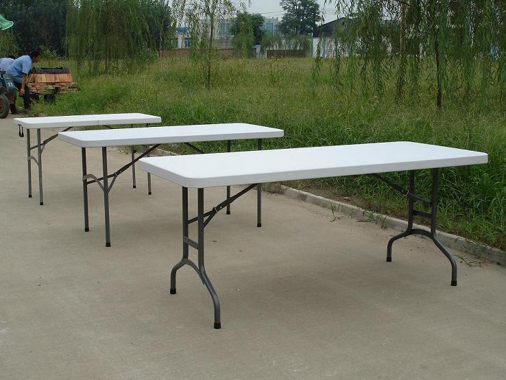 Folding table