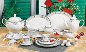 CERAMIC, PORCELAIN DINNER SET