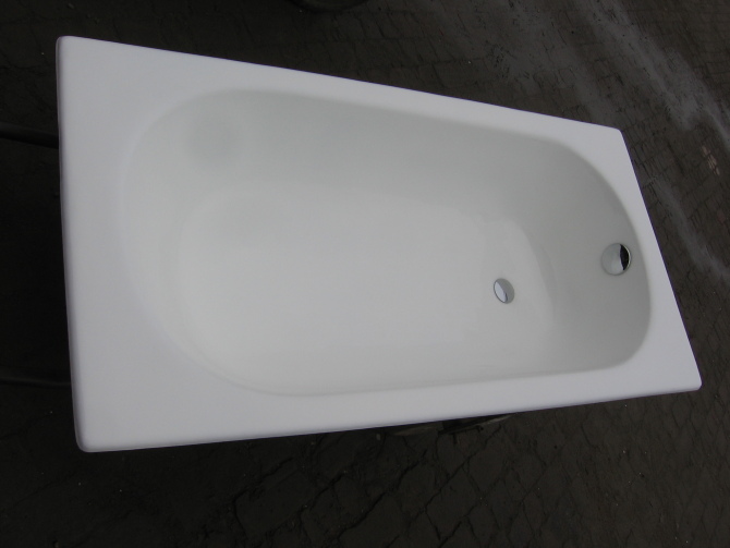 CAST IRON BATHTUB