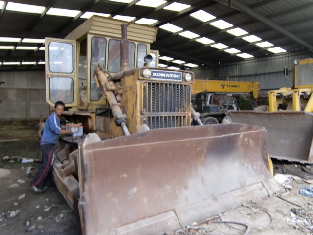 sell used komatsu dozer D85A