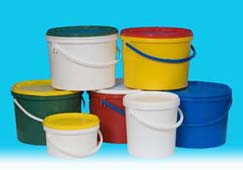 plastic buckets with lids