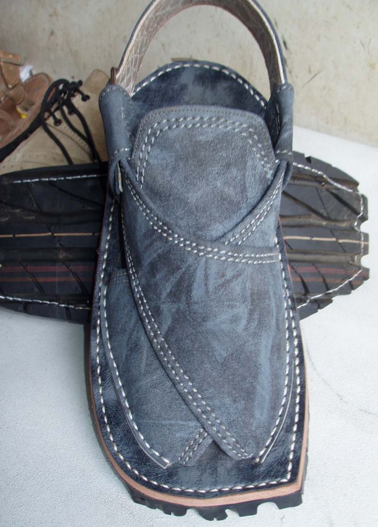 Balaaj in Charcoal Chawat &Atilde;&cent;&iuml;&iquest;&frac12;&iuml;&iquest;&frac12; Balochi Sandals