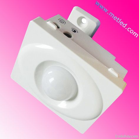 Direction adjustable PIR sensor switch