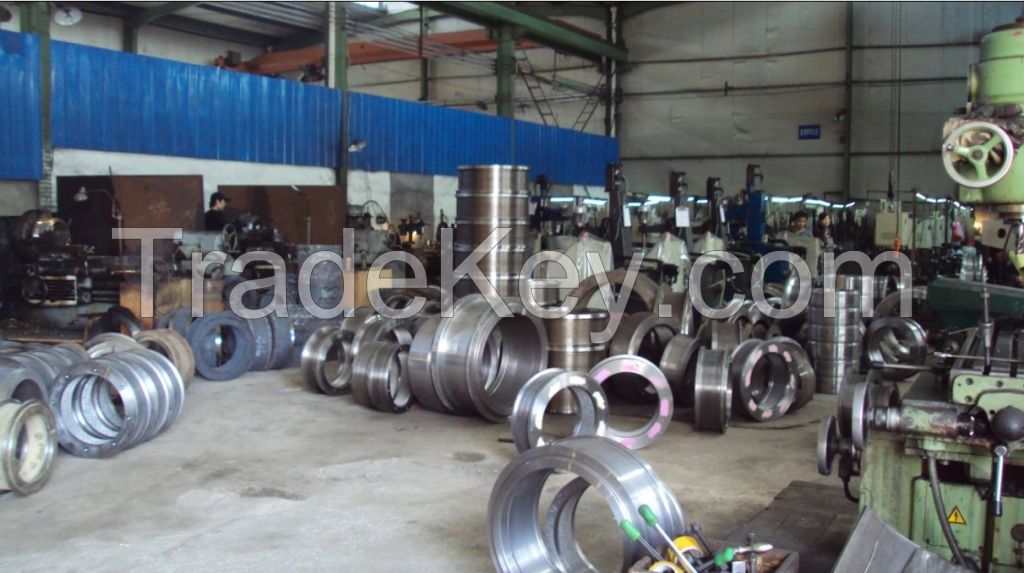 Roller for pellet mill, roller assemble, roller shell