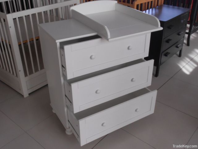 dresser /changer/commode