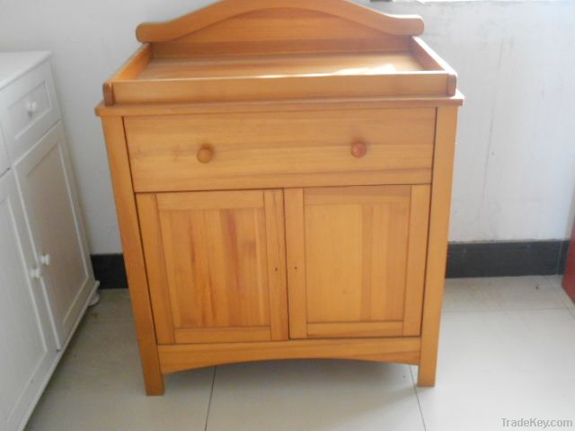 dresser /changer/commode