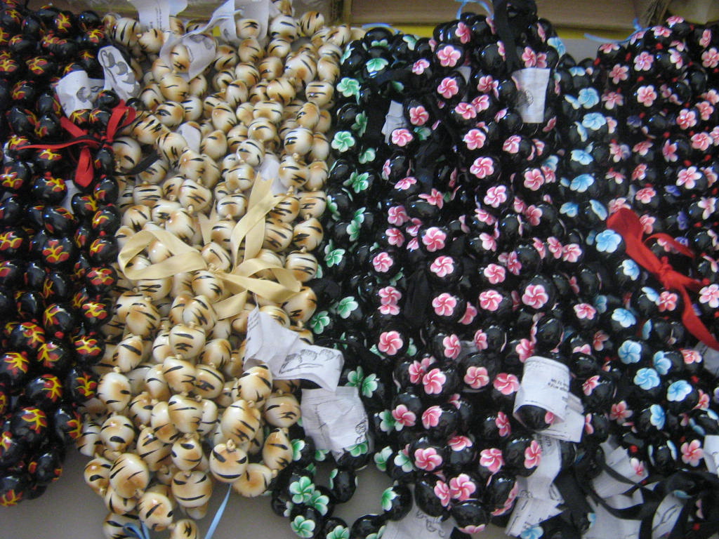 Wholesale Hawaiian Kukui Nut Lei necklace