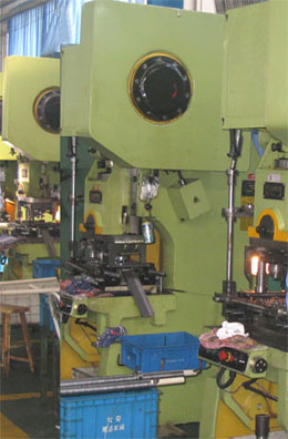 Bearing retainer single plane automatic production line